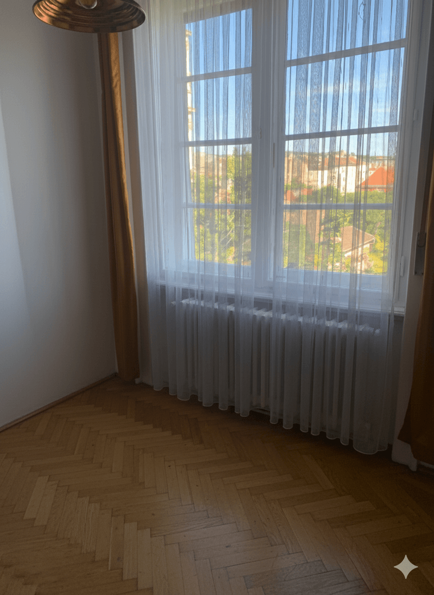 Szoba halszálka parkettával és kilátással